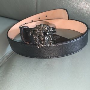 VERSACE La Medusa Calfskin Leather Belt